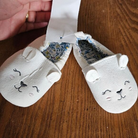 NWT Baby Booties Unisex 0 03 months Knit Size Unmarked Soft Cozy Infant Slippers - Picture 1 of 4